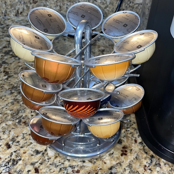 Nespresso Vertuo Next Espresso coffee bundle with frother and pod holder. - Picture 2 of 4